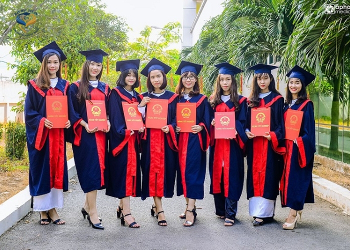 Đồng phục tốt nghiệp