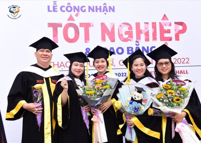 Dong phuc tot nghiep (2)