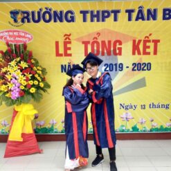 Ao tot nghiep THPT mau xanh tim than phoi do