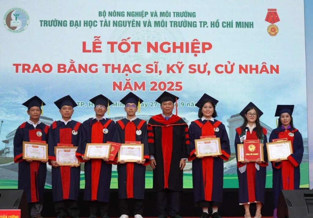 Đồng phục tốt nghiệp